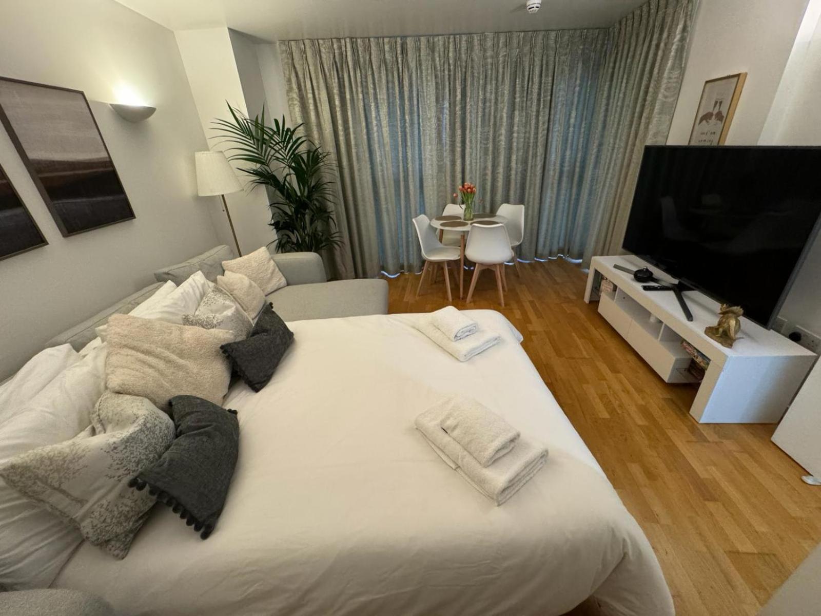 Luxury Apartment In Canary Wharf London Eksteriør billede